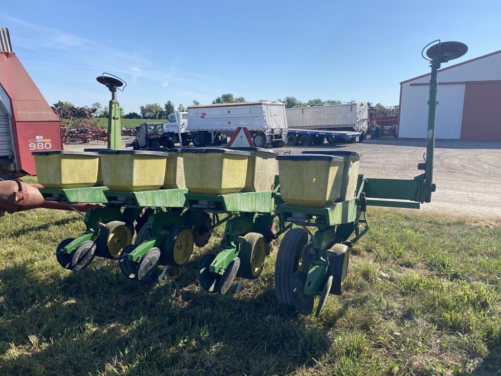Image of John Deere 7000 Image 1