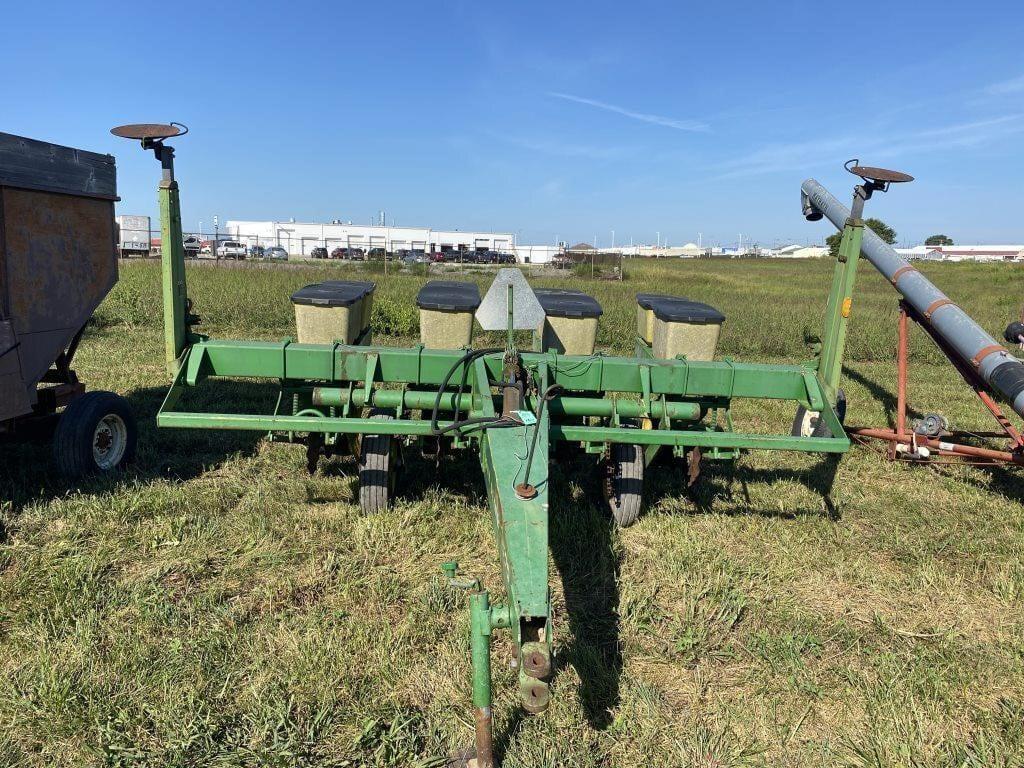 Image of John Deere 7000 Image 0