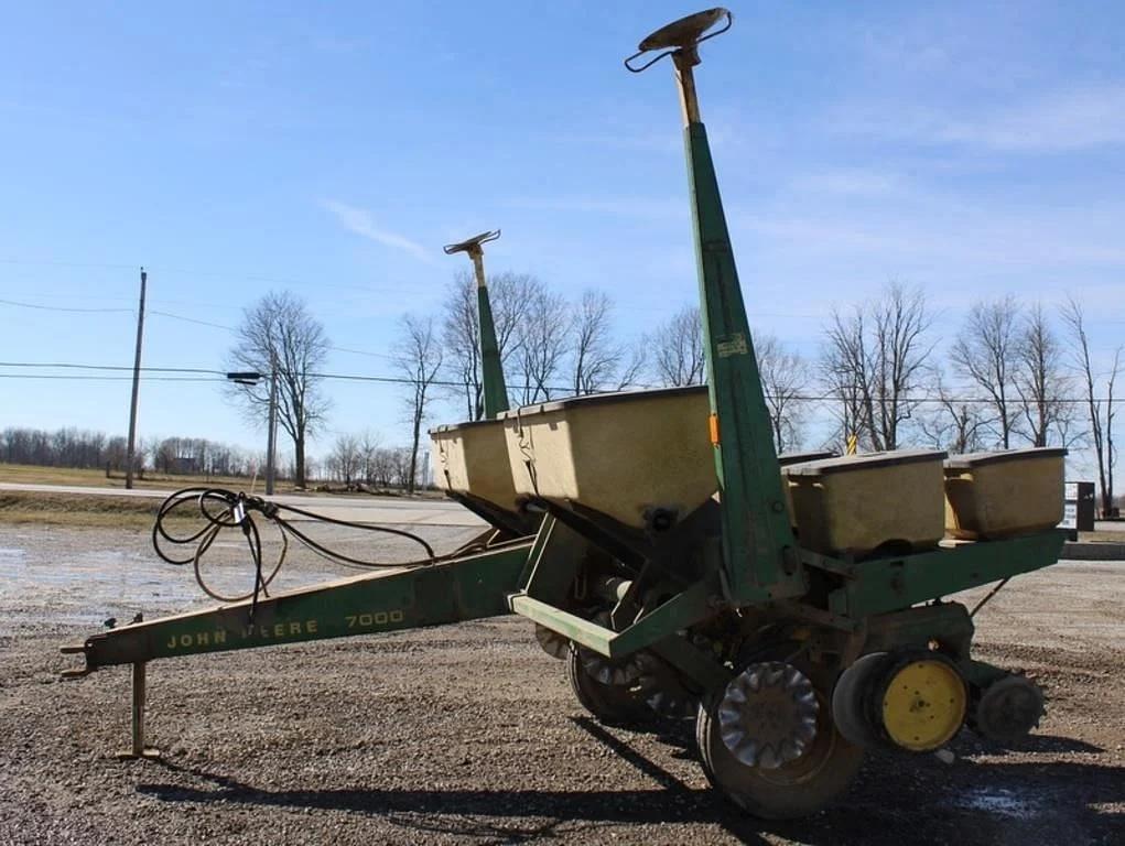 Image of John Deere 7000 Primary image