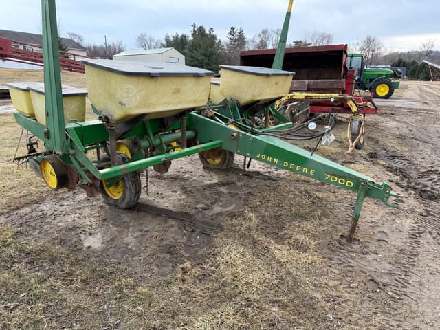 Image of John Deere 7000 equipment image 2