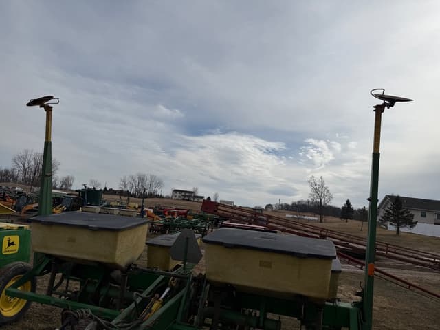 Image of John Deere 7000 equipment image 3