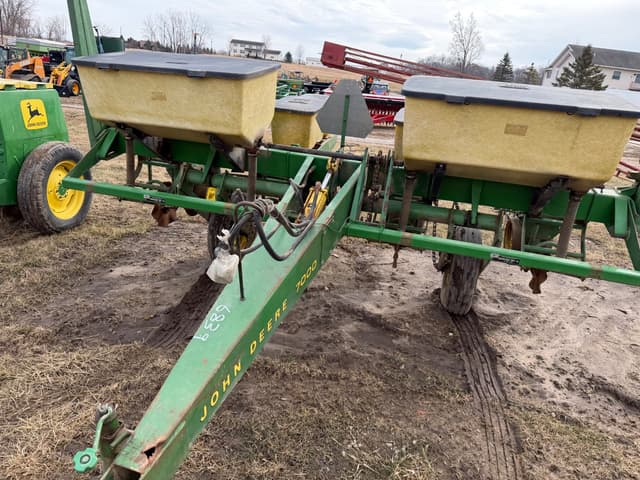 Image of John Deere 7000 equipment image 1