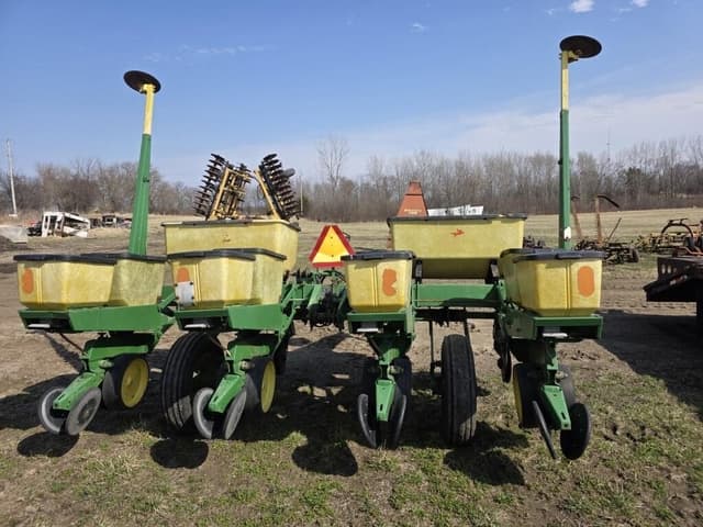 Image of John Deere 7000 equipment image 2