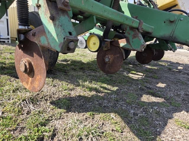 Image of John Deere 7000 equipment image 1