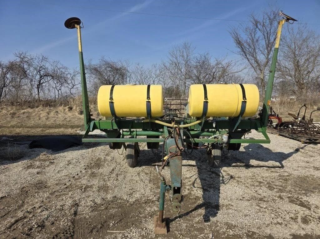 Image of John Deere 7000 Image 0