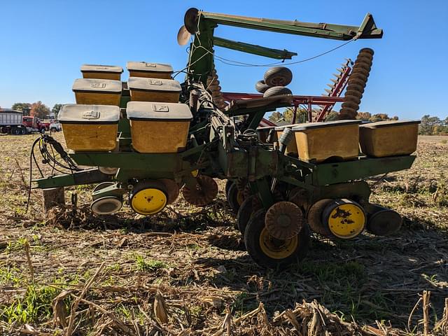 Image of John Deere 7000 equipment image 3