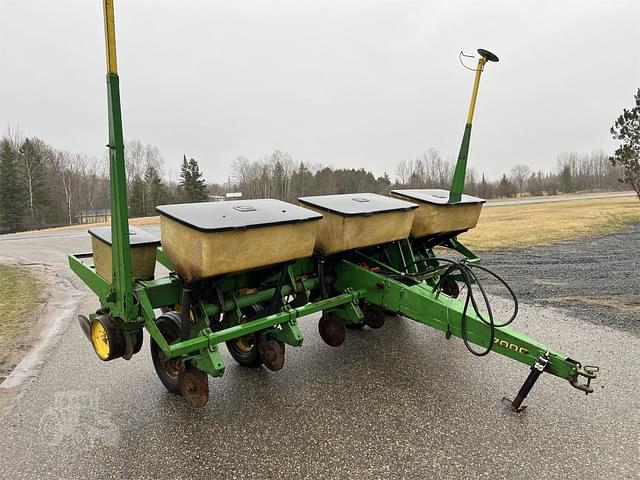 Image of John Deere 7000 equipment image 1