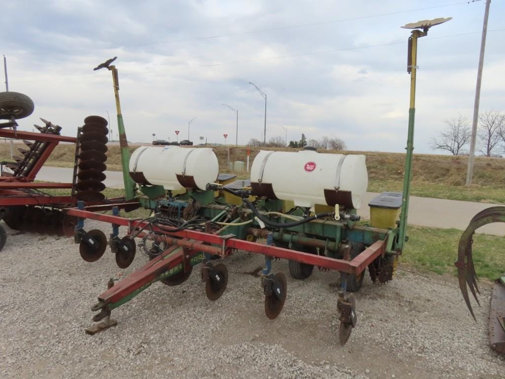 John Deere 7000 Equipment Image0