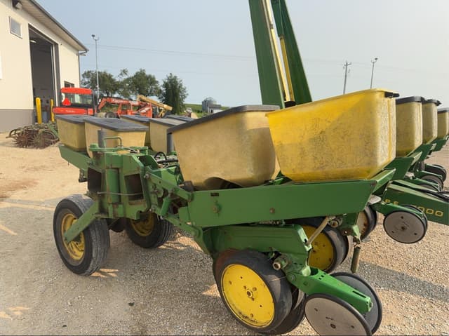 Image of John Deere 7000 equipment image 2
