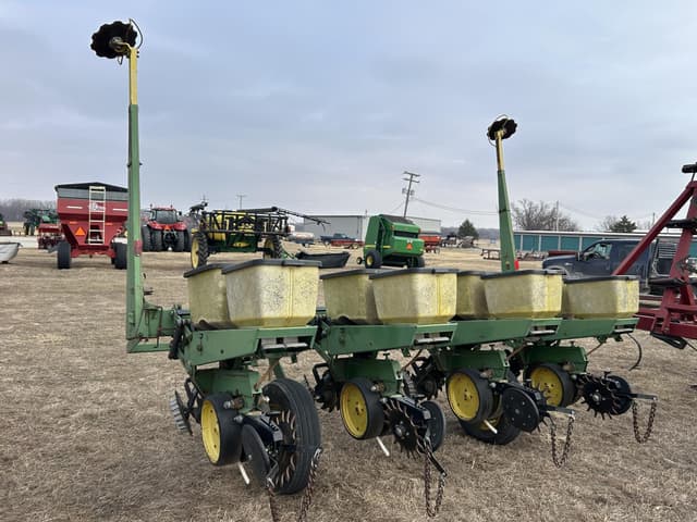 Image of John Deere 7000 equipment image 2