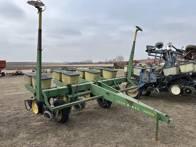 Image of John Deere 7000 equipment image 3