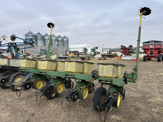 Image of John Deere 7000 equipment image 1