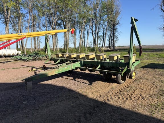 John Deere 7000 Equipment Image0