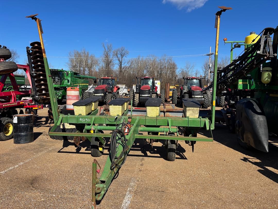 Image of John Deere 7000 Primary image