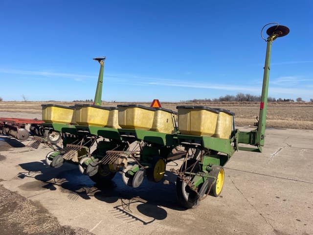 Image of John Deere 7000 equipment image 1