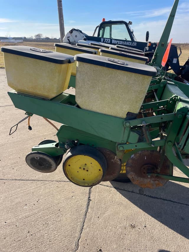 Image of John Deere 7000 equipment image 3