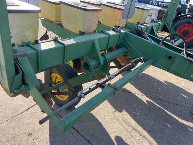 Image of John Deere 7000 equipment image 4