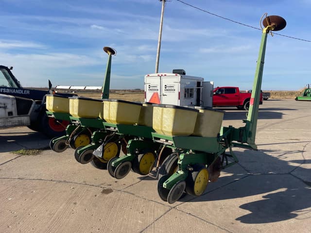 Image of John Deere 7000 equipment image 1