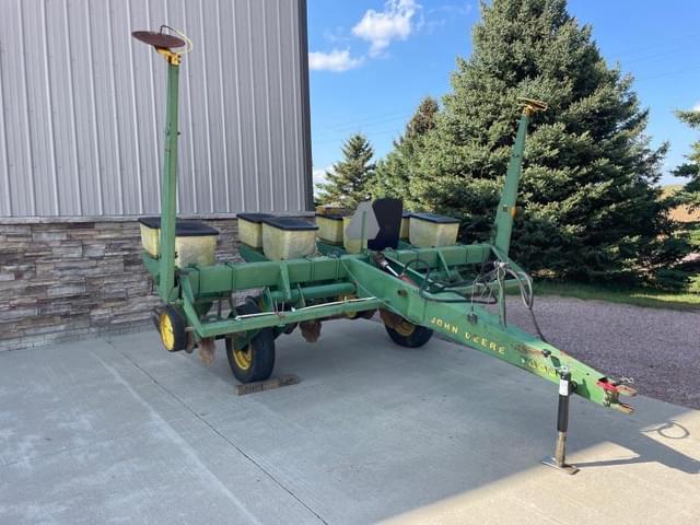 Image of John Deere 7000 equipment image 1