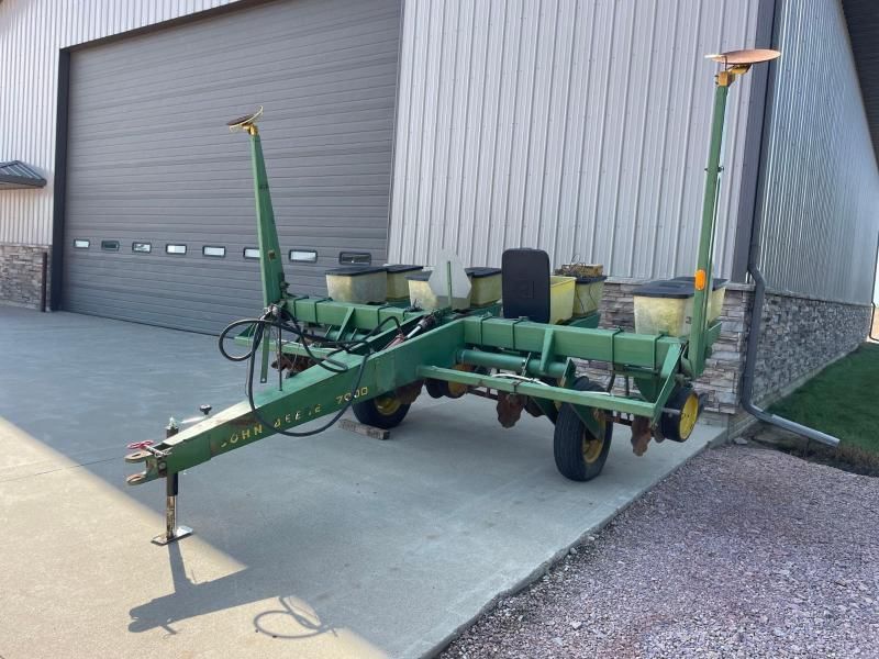 John Deere 7000 Equipment Image0