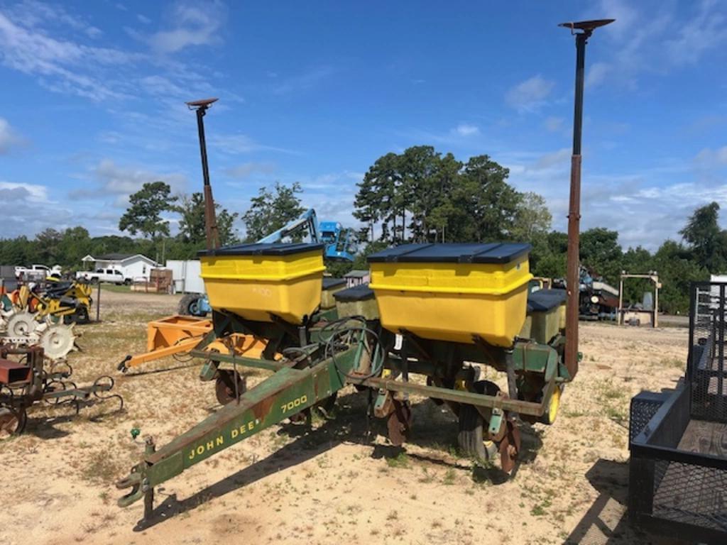 Image of John Deere 7000 Primary image
