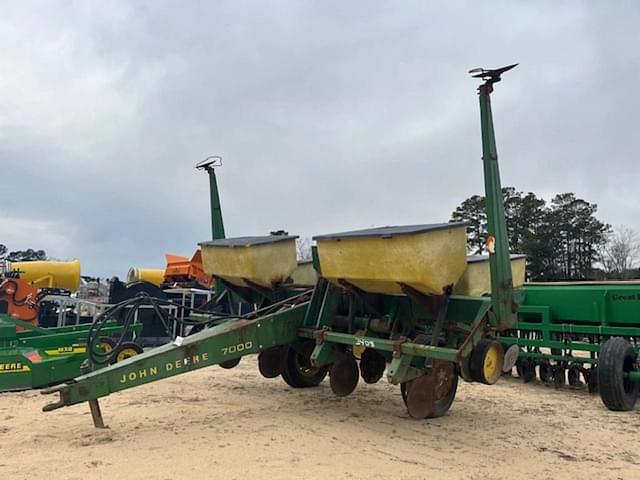 Image of John Deere 7000 equipment image 1