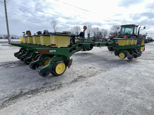 Image of John Deere 7000 equipment image 3