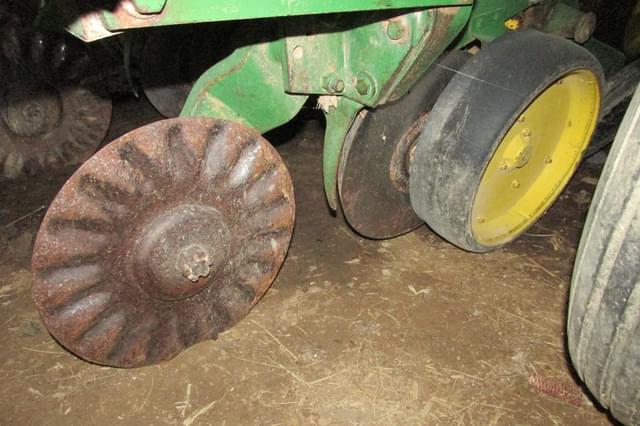 Image of John Deere 7000 equipment image 4