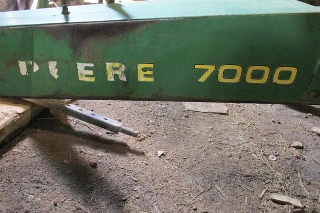 Image of John Deere 7000 equipment image 1