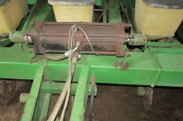 Image of John Deere 7000 equipment image 2