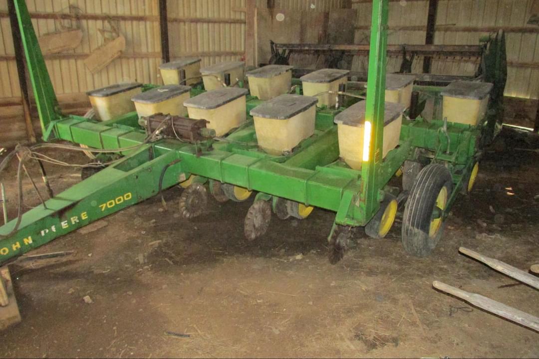 Image of John Deere 7000 Primary image