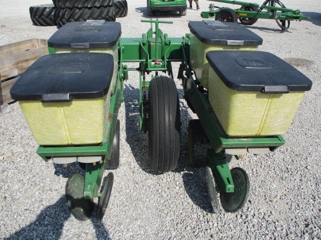 Image of John Deere 7000 Image 0