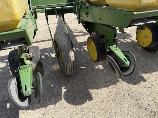 Image of John Deere 7000 equipment image 4