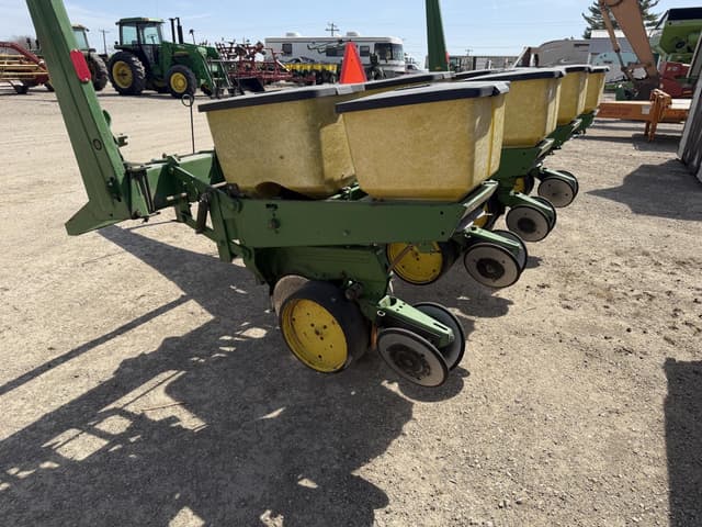 Image of John Deere 7000 equipment image 2