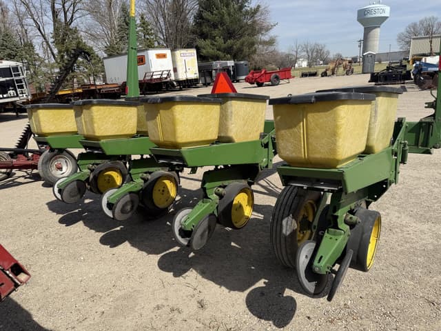 Image of John Deere 7000 equipment image 1