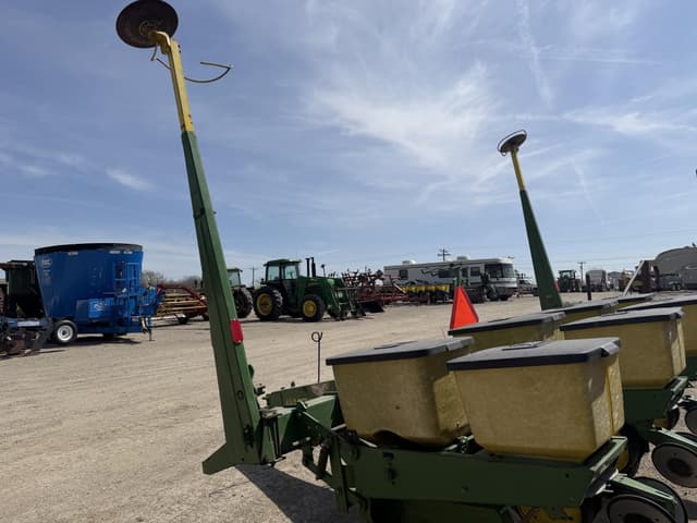 Image of John Deere 7000 equipment image 3