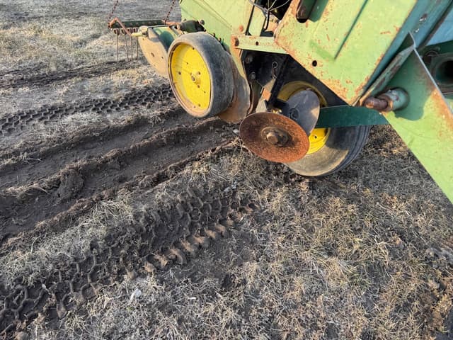 Image of John Deere 7000 equipment image 1