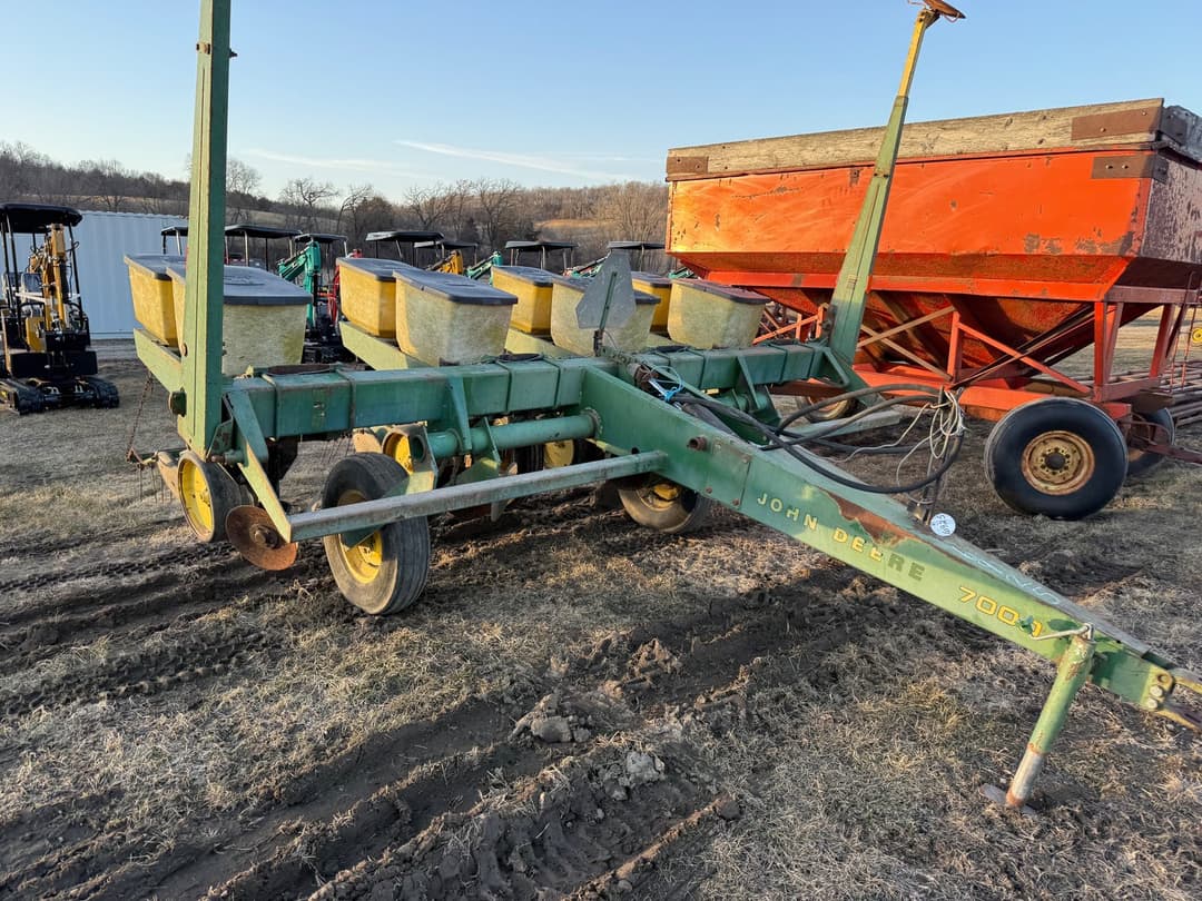 Image of John Deere 7000 Primary image