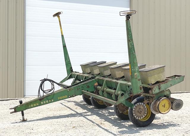Image of John Deere 7000 equipment image 1