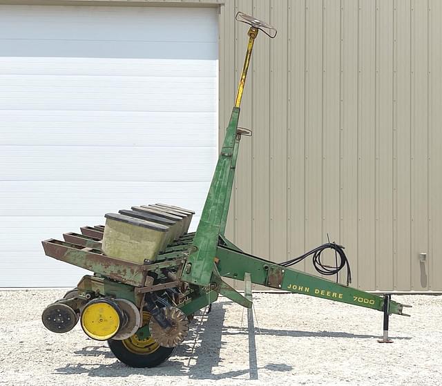 Image of John Deere 7000 equipment image 2