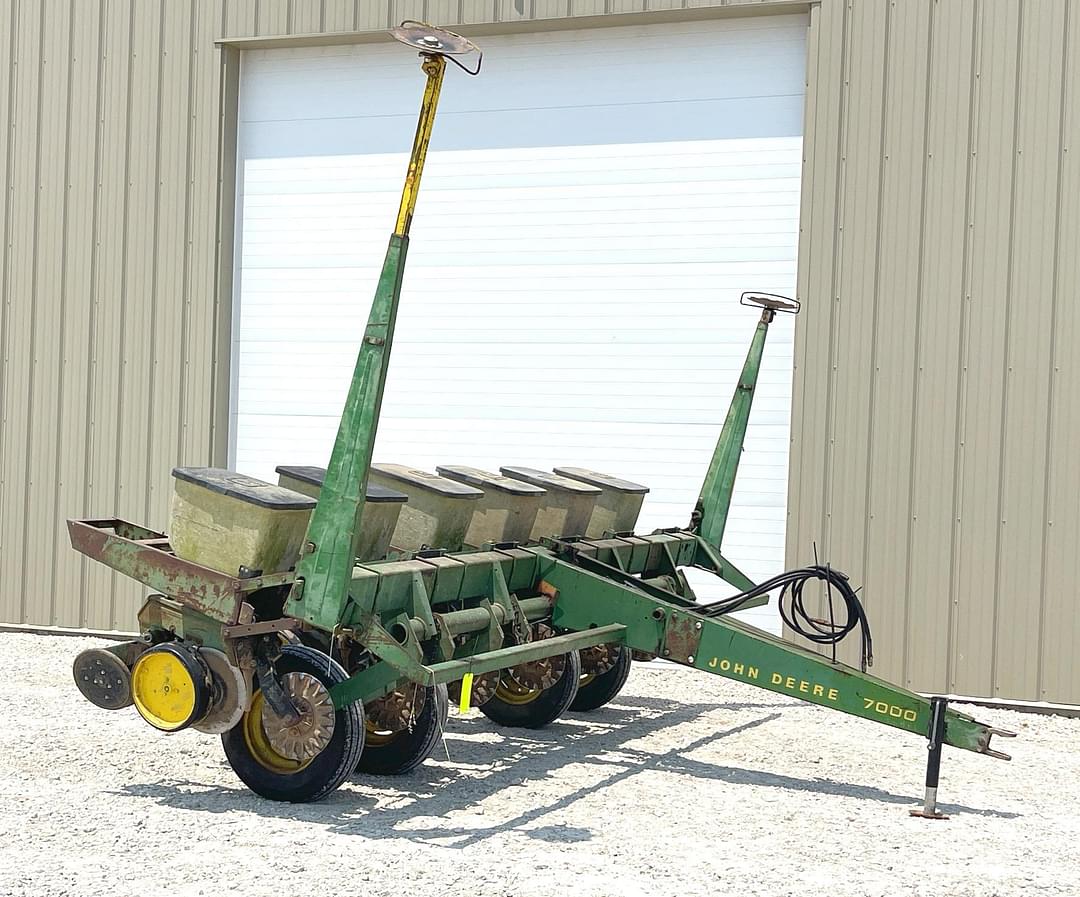 Image of John Deere 7000 Primary image