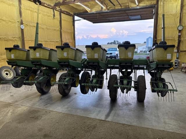 Image of John Deere 7000 equipment image 2