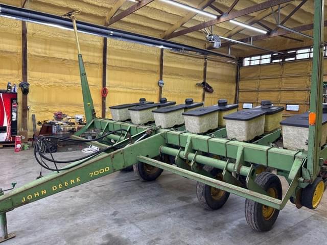 Image of John Deere 7000 equipment image 3