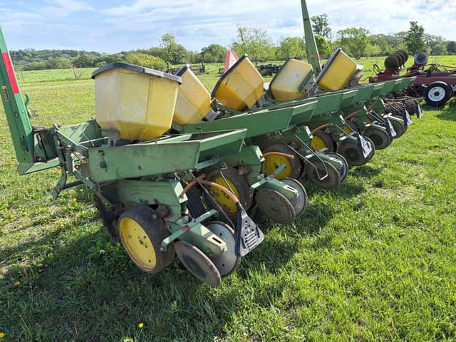 Image of John Deere 7000 equipment image 2