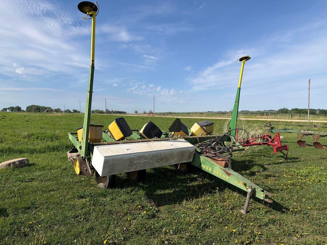 Image of John Deere 7000 Primary image