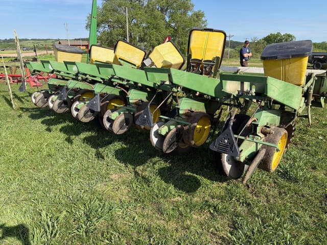 Image of John Deere 7000 equipment image 3