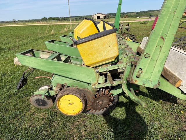 Image of John Deere 7000 equipment image 4