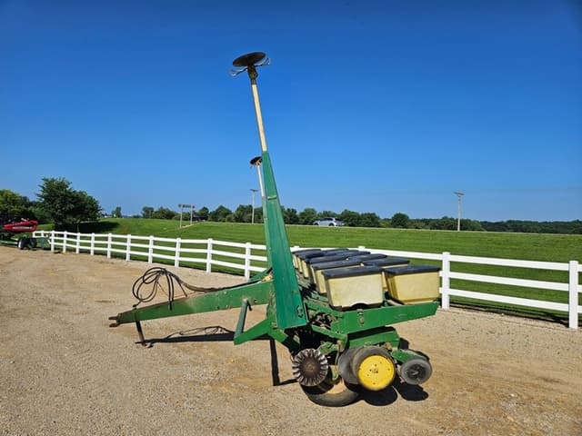 Image of John Deere 7000 equipment image 1