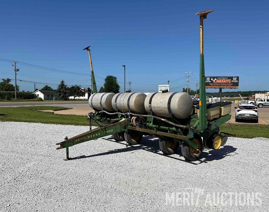 Image of John Deere 7000 Primary image