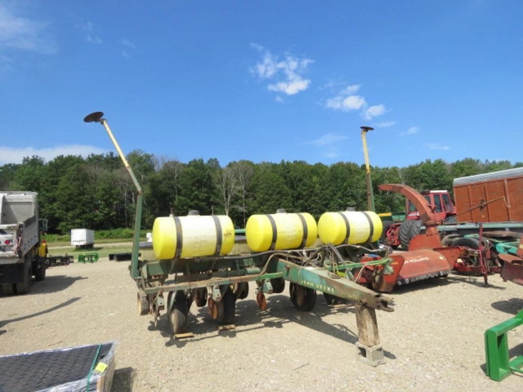 Image of John Deere 7000 Image 0
